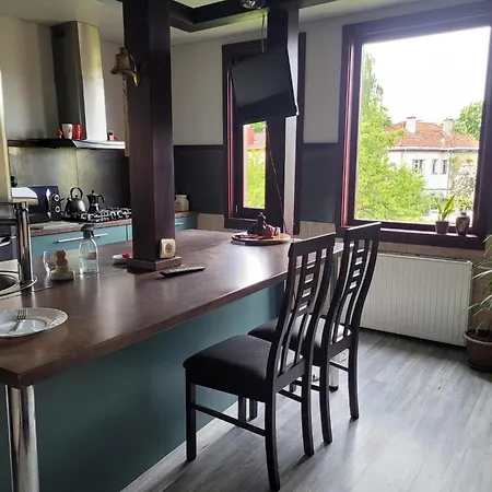 Quiet Place Gyvenimas sodyboje *